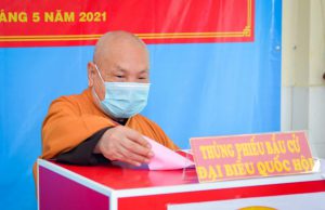 Tăng Ni sinh HVPGVN nô nức bỏ phiếu bầu cử, hòa chung Ngày hội toàn dân