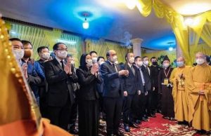 Chủ tịch nước Nguyễn Xuân Phúc viếng tang Đại lão Hòa thượng Thích Phổ Tuệ, Pháp chủ Hội đồng Chứng minh Giáo hội Phật giáo Việt Nam.