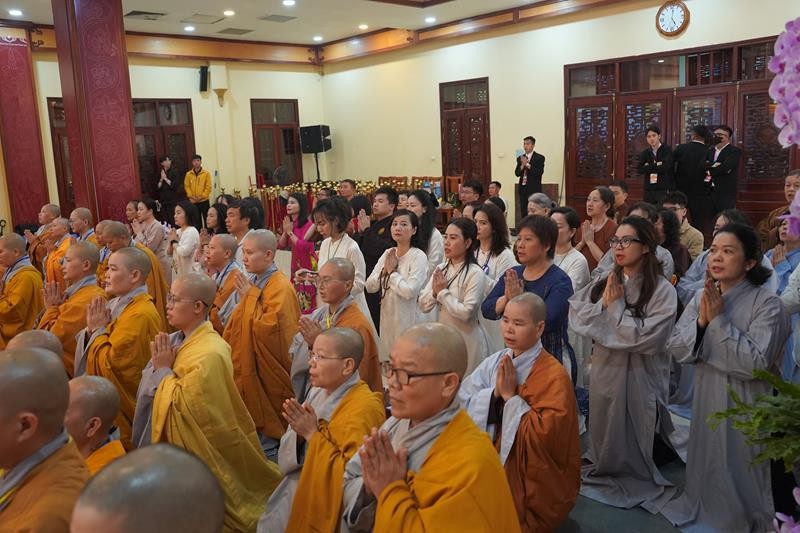 Cung rước Xá lợi Đức Phật về chùa Tam Chúc (Hà Nam)