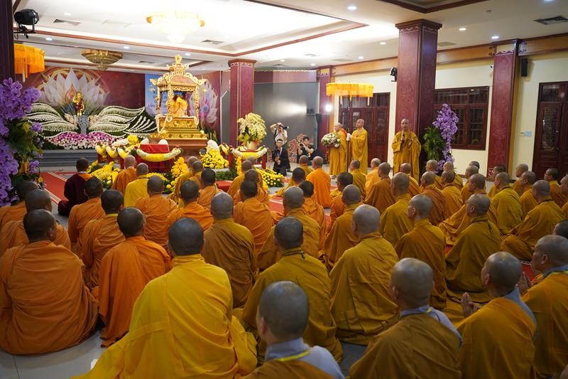 Nghi lễ cung rước Xá lợi Đức Phật Thích Ca từ chùa Quán Sứ về chùa Tam Chúc