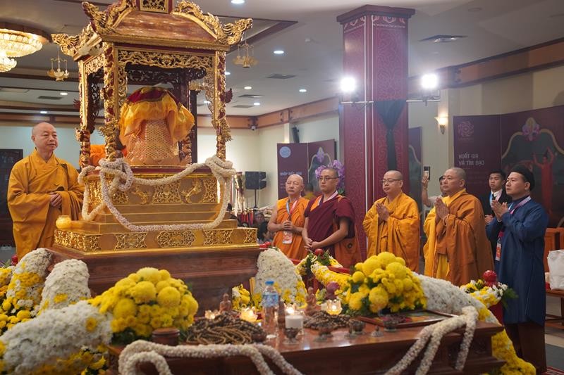 Nghi lễ cung rước Xá lợi Đức Phật Thích Ca từ chùa Quán Sứ về chùa Tam Chúc