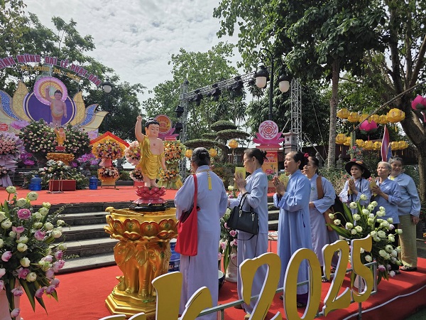 Ninh Bình: Nghi lễ tắm Phật - Kính mừng đại lễ Phật đản Vesak 2025 tại chùa Quang Sơn - TP Tam Điệp