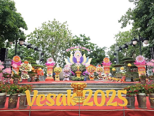 Ninh Bình: Nghi lễ tắm Phật - Kính mừng đại lễ Phật đản Vesak 2025 tại chùa Quang Sơn - TP Tam Điệp