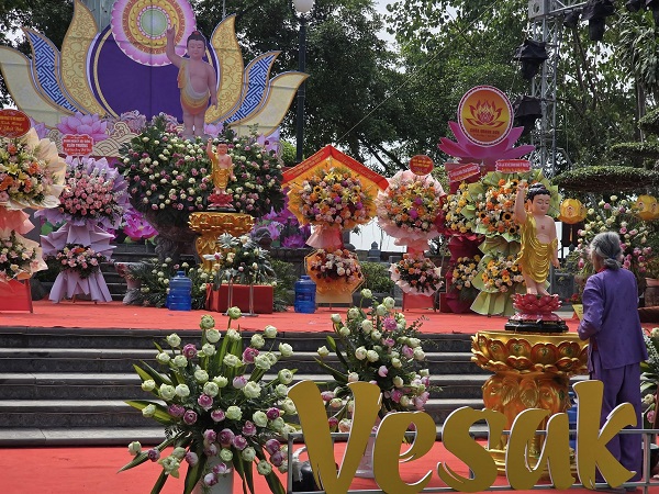 Ninh Bình: Nghi lễ tắm Phật - Kính mừng đại lễ Phật đản Vesak 2025 tại chùa Quang Sơn - TP Tam Điệp