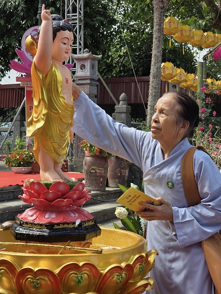 Ninh Bình: Nghi lễ tắm Phật - Kính mừng đại lễ Phật đản Vesak 2025 tại chùa Quang Sơn - TP Tam Điệp