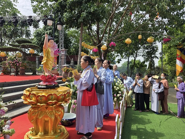 Ninh Bình: Nghi lễ tắm Phật - Kính mừng đại lễ Phật đản Vesak 2025 tại chùa Quang Sơn - TP Tam Điệp